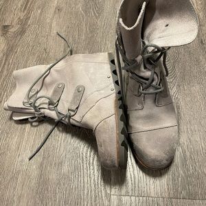 Sorel Joan of Arc II grey wedge booties - sz 11